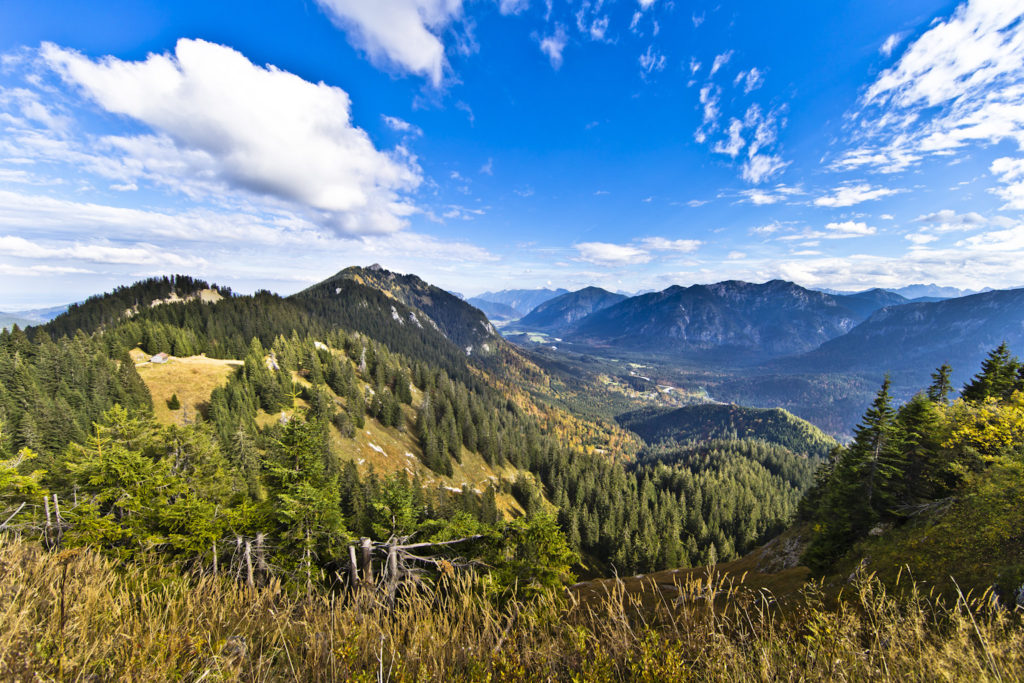 Un paisaje montañoso en los Alpes de Ammergau.